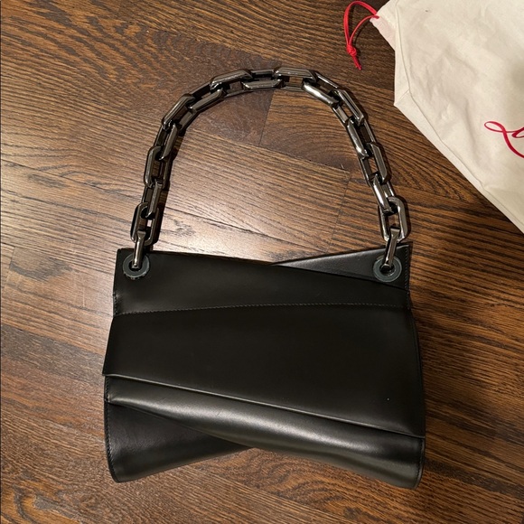 NWOT Christian Louboutin
Loubitwist Chain Shoulder Bag in black Leather - Picture 8 of 10